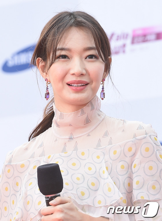 Nhã Phương diện áo dài, đọ sắc cùng dàn sao đình đám Hàn Quốc tại thảm đỏ Seoul International Drama Awards - Ảnh 9.
