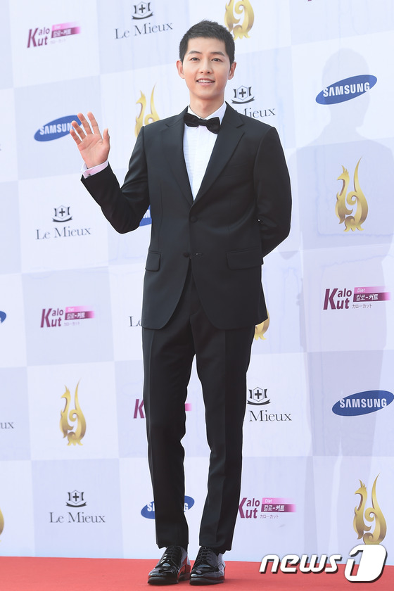 Nhã Phương diện áo dài, đọ sắc cùng dàn sao đình đám Hàn Quốc tại thảm đỏ Seoul International Drama Awards - Ảnh 6.