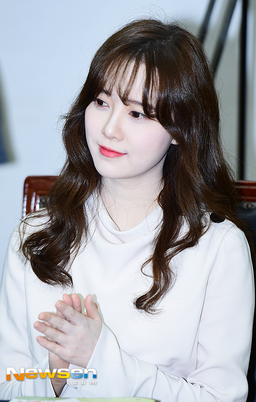 Làn da được khen ngợi hết lời của Goo Hye Sun lại bị chê như đắp phấn lên mặt - Ảnh 1.