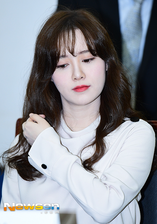 Làn da được khen ngợi hết lời của Goo Hye Sun lại bị chê như đắp phấn lên mặt - Ảnh 2.