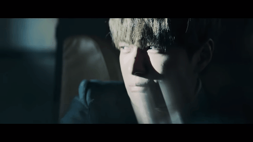 Trai đẹp nhất nhì Kpop bị kéo lê, thương tích đầy mình trong MV mới - Ảnh 3.