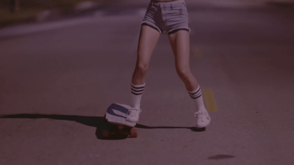 Nữ thần trượt ván xinh đẹp hớp hồn trong MV của Far East Movement và Hyorin - Ảnh 1.