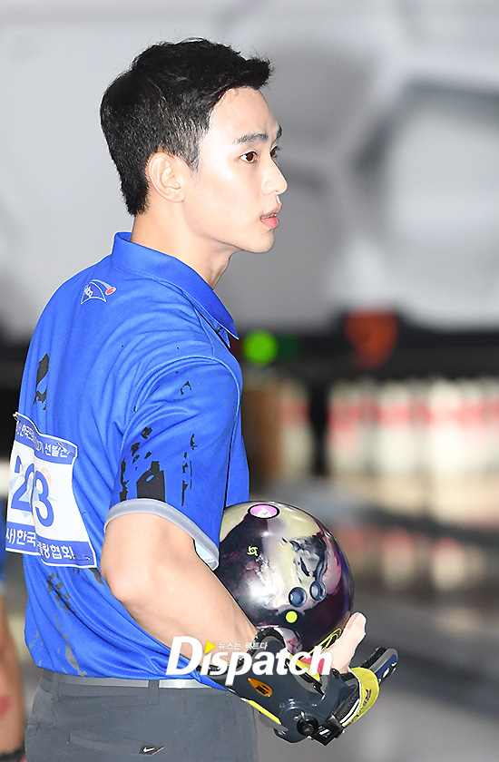 Fan phát cuồng vì vẻ nghiêm túc của Kim Soo Hyun, Lee Hong Ki ở giải đấu bowling chuyên nghiệp - Ảnh 5.