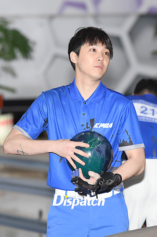 Fan phát cuồng vì vẻ nghiêm túc của Kim Soo Hyun, Lee Hong Ki ở giải đấu bowling chuyên nghiệp - Ảnh 10.