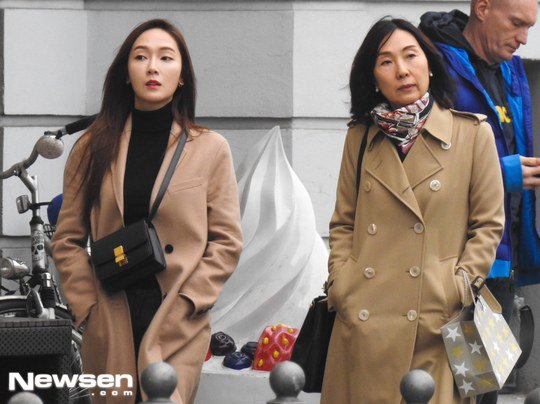 Netizen ngày càng quá quắt khi so sánh nhan sắc mẹ Jessica với cô trước khi thẩm mỹ - Ảnh 2.