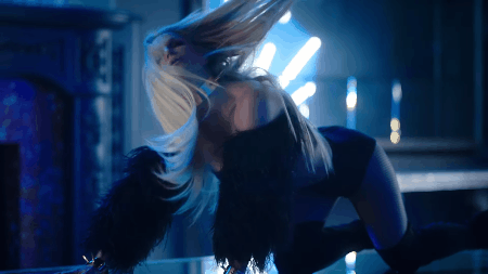 Britney hạ gục người xem trên từng cây số với MV đẹp hớp hồn, sexy điên đảo! - Ảnh 6.