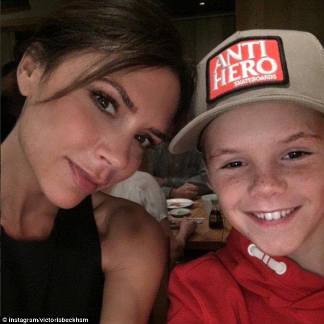 Gia đình Beckham bị chỉ trích hám danh khi cho con trai 11 tuổi ca hát - Ảnh 2.