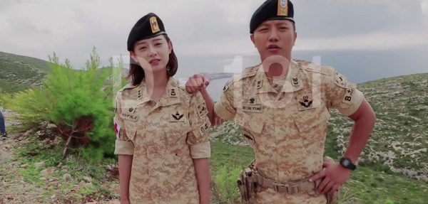 Cảnh hậu trường phim của Song Joong Ki - Song Hye Kyo được tung ra g&acirc;y t&ograve; m&ograve; - Ảnh 19.