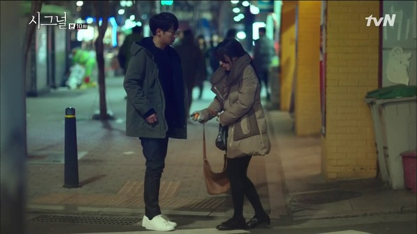 “Signal”: Sững người khi đứa trẻ bị mẹ ruột cưỡng bức trở thành sát nhân điên loạn - Ảnh 21.
