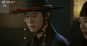 Moonlight: “Chô-ha” Park Bo Gum bị cận thần bất ngờ kề dao vào cổ - Ảnh 22.