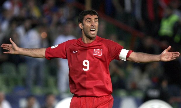 Đội trưởng tuyển Thổ Nhĩ Kỳ về thứ 3 World Cup 2002 bị truy nã vì tội phản quốc - Ảnh 1.