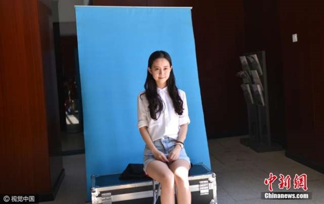 Những nữ sinh xinh đẹp trong ng&agrave;y b&aacute;o danh ở l&ograve; đ&agrave;o tạo minh tinh h&agrave;ng đầu Trung Quốc - Ảnh 8.