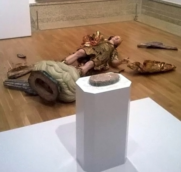 Vì ham tự sướng, thanh niên này phá hỏng bức tượng 400 tuổi trong bảo tàng - Ảnh 2.