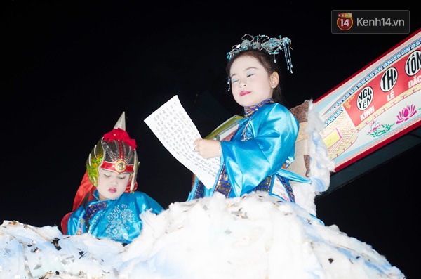 H&agrave;ng vạn người d&acirc;n đổ x&ocirc; đến xem lễ rước &ldquo;C&ocirc; g&aacute;i kh&ocirc;ng xương&rdquo; ở Quảng Nam - Ảnh 3.