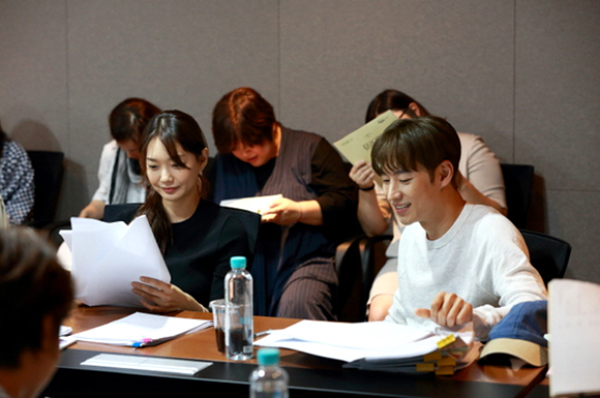 Sau &ldquo;Train To Busan&rdquo;, Gong Yoo tấn c&ocirc;ng m&agrave;n ảnh nhỏ c&ugrave;ng Kim Go Eun - Ảnh 15.