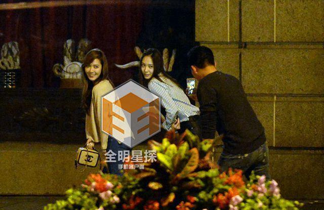 Hai chị em Jessica - Krystal tung tẩy hẹn hò, Tyler Kwon làm trợ lý chụp hình - Ảnh 13.
