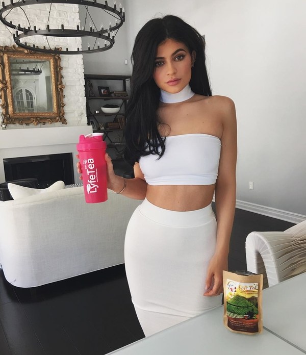 Kylie Jenner phá đảo kỷ lục diện đồ rẻ của sao thế giới khi diện áo chưa đến 100.000 VNĐ - Ảnh 6.