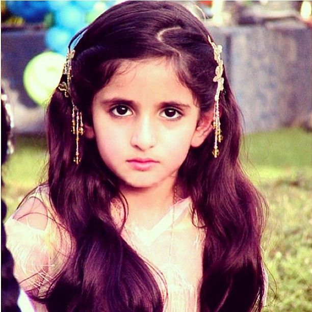 Vẻ xinh đẹp quyến rũ khi trưởng thành của những nàng công chúa Dubai nhỏ xíu ngày nào - Ảnh 2.