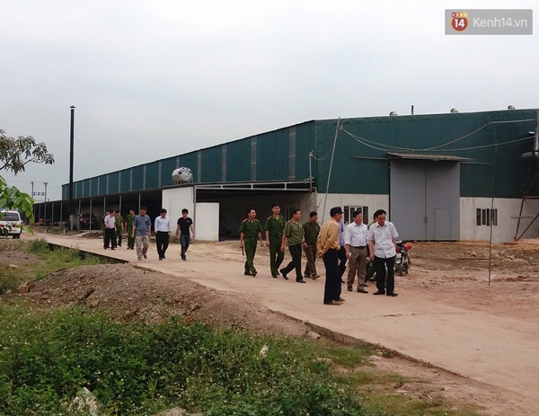 L&atilde;nh đạo UBND tỉnh Nghệ An thăm hỏi c&aacute;c nạn nh&acirc;n trong vụ nổ l&ograve; hơi - Ảnh 2.