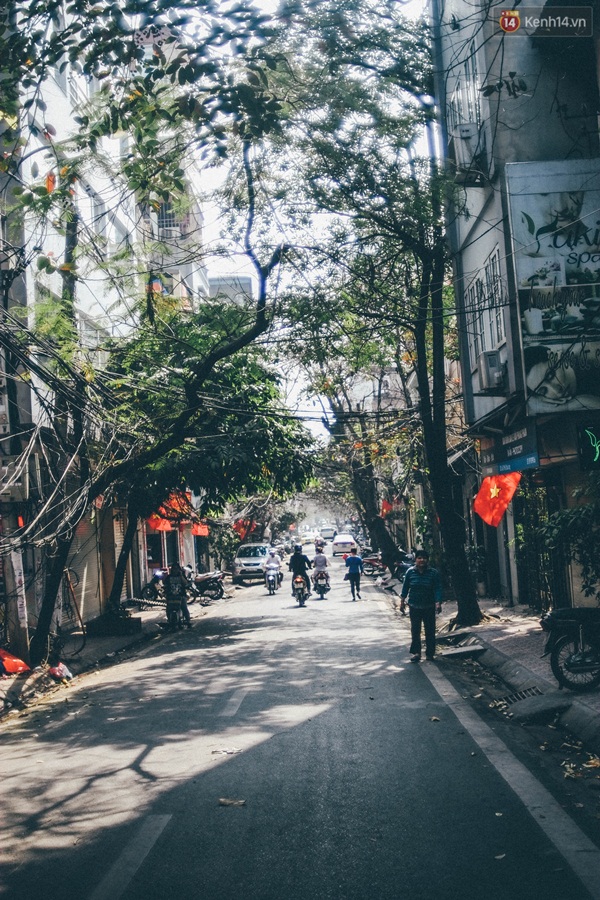Chùm ảnh: Hà Nội nắng rực rỡ trước khi chuyển rét đậm - Ảnh 1.