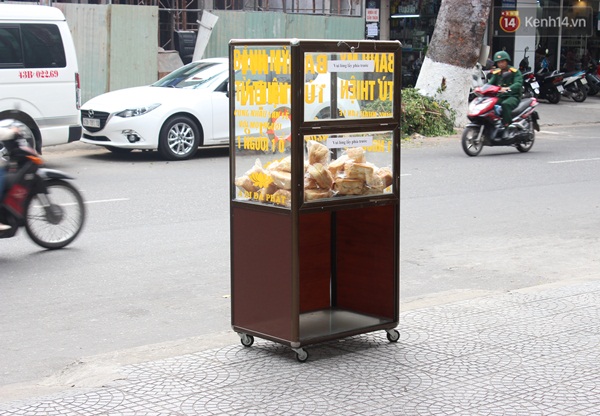 Sau Sài Gòn, Hà Nội, tủ bánh mì miễn phí đầu tiên đã xuất hiện tại Đà Nẵng - Ảnh 1.