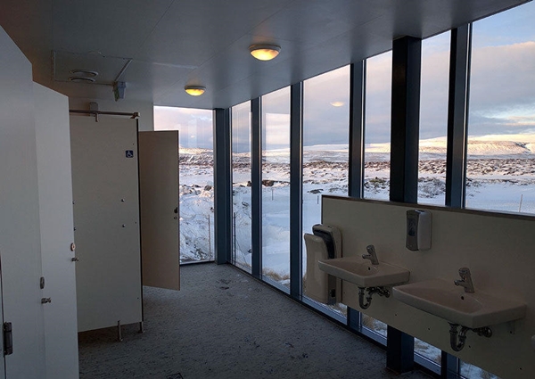 Những nhà vệ sinh có view đẹp nhất thế giới - Ảnh 2.