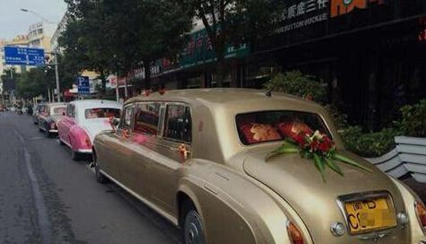 Ngã ngửa với đám cưới sang trọng toàn xe siêu sang Rolls-Royce nhái - Ảnh 6.