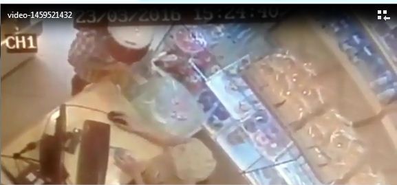 Ho&agrave;n tiền cho m&oacute;n đồ lấy trộm, kh&aacute;ch nữ vẫn bao biện l&agrave; vui th&ocirc;i, kh&ocirc;ng c&oacute; &yacute; g&igrave; đ&acirc;u - Ảnh 4.