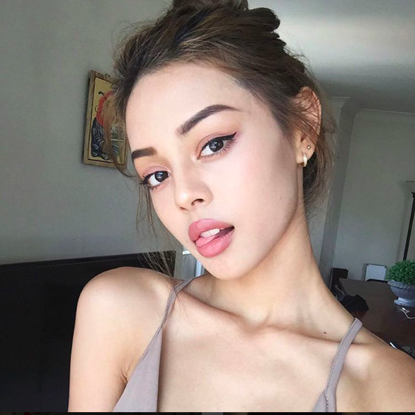 Nhờ 4 kiểu chụp hình này mà Lily Maymac dù bé xíu nhưng nhìn vẫn siêu sexy - Ảnh 9.