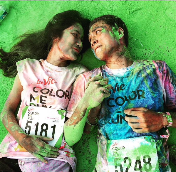 Chùm ảnh: Đi Lavie Color me run Hà Nội, có đôi thì rất vui mà đông bạn bè thì càng đã! - Ảnh 12.