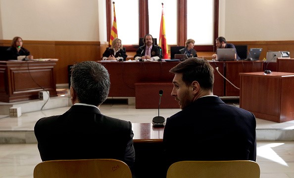Messi mệt mỏi, d&aacute;o d&aacute;c nh&igrave;n quanh khi phải hầu t&ograve;a v&igrave; trốn thuế - Ảnh 4.