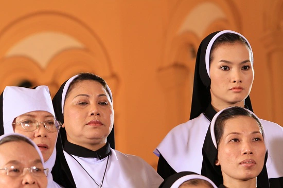 Hoảng hồn những pha vạch &aacute;o cho người xem lưng của &ecirc;-k&iacute;p l&agrave;m phim Việt - Ảnh 2.