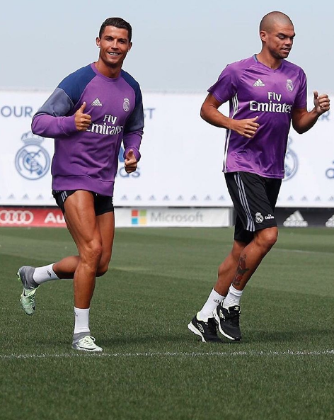 Bộ ảnh bán nude khoe cơ bắp vạm vỡ của Ronaldo - Ảnh 7.