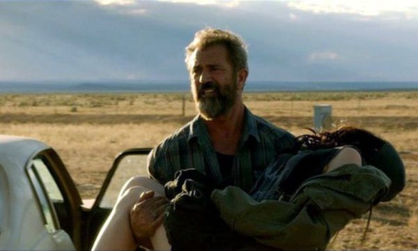 Già gân Mel Gibson vừa bắn súng vừa đua xe máy vù vù trong Blood Father - Ảnh 3.