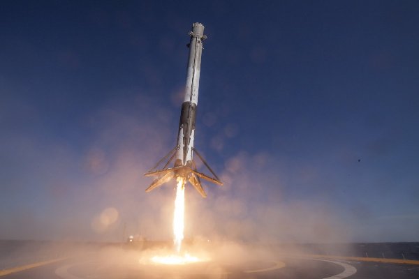 Tên lửa Falcon 9 bất ngờ phát nổ tại Mỹ - Ảnh 3.