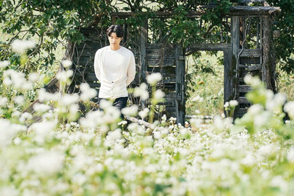 Sau &ldquo;Train To Busan&rdquo;, Gong Yoo tấn c&ocirc;ng m&agrave;n ảnh nhỏ c&ugrave;ng Kim Go Eun - Ảnh 2.