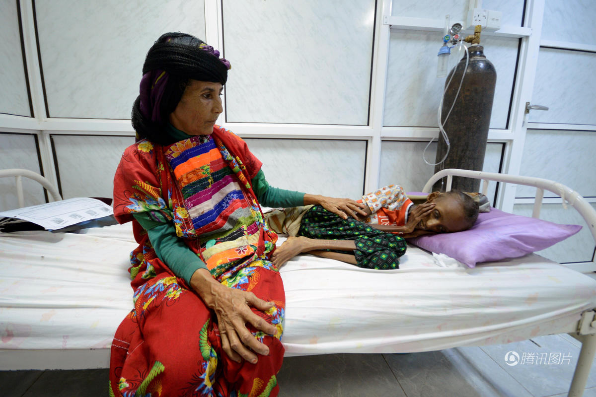 Thật không dám tin thân hình còi cọc tới mức thảm hại này là của một cô gái 18 tuổi - Ảnh 4. Thật không dám tin thân hình còi cọc tới mức thảm hại này là của một cô gái 18 tuổi - Ảnh 4.