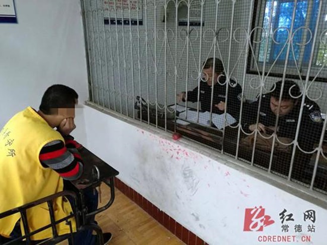 Cảnh s&aacute;t Trung Quốc giải cứu 2 c&ocirc; g&aacute;i Việt khỏi tay bọn bu&ocirc;n người - Ảnh 2.