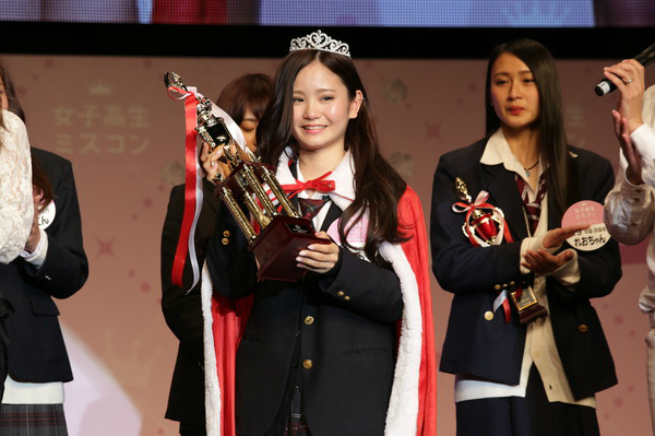 Vượt qua 640.000 người, c&ocirc; bạn n&agrave;y ch&iacute;nh l&agrave; nữ sinh trung học xinh đẹp nhất Nhật Bản! - Ảnh 4.