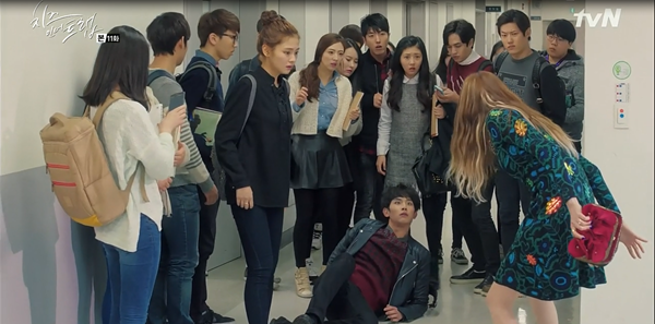 &ldquo;Cheese In The Trap&rdquo;: Ng&acirc;y ngất trước nụ h&ocirc;n &ldquo;giường chiếu&rdquo; l&atilde;ng mạn của Park Hae Jin - Ảnh 21.