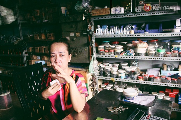 Người phụ nữ cưu mang hơn 50 con mèo bị bỏ rơi ở Sài Gòn - Ảnh 1. Người phụ nữ cưu mang hơn 50 con mèo bị bỏ rơi ở Sài Gòn - Ảnh 1.