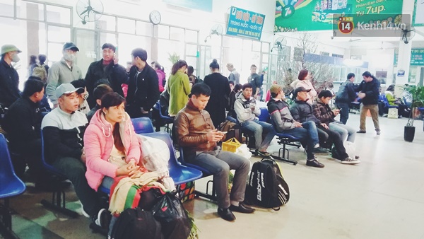 Người Hà Nội - Sài Gòn hối hả về quê nghỉ Tết sau buổi làm việc cuối cùng của năm - Ảnh 14.