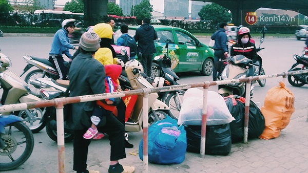 Người Hà Nội - Sài Gòn hối hả về quê nghỉ Tết sau buổi làm việc cuối cùng của năm - Ảnh 17.