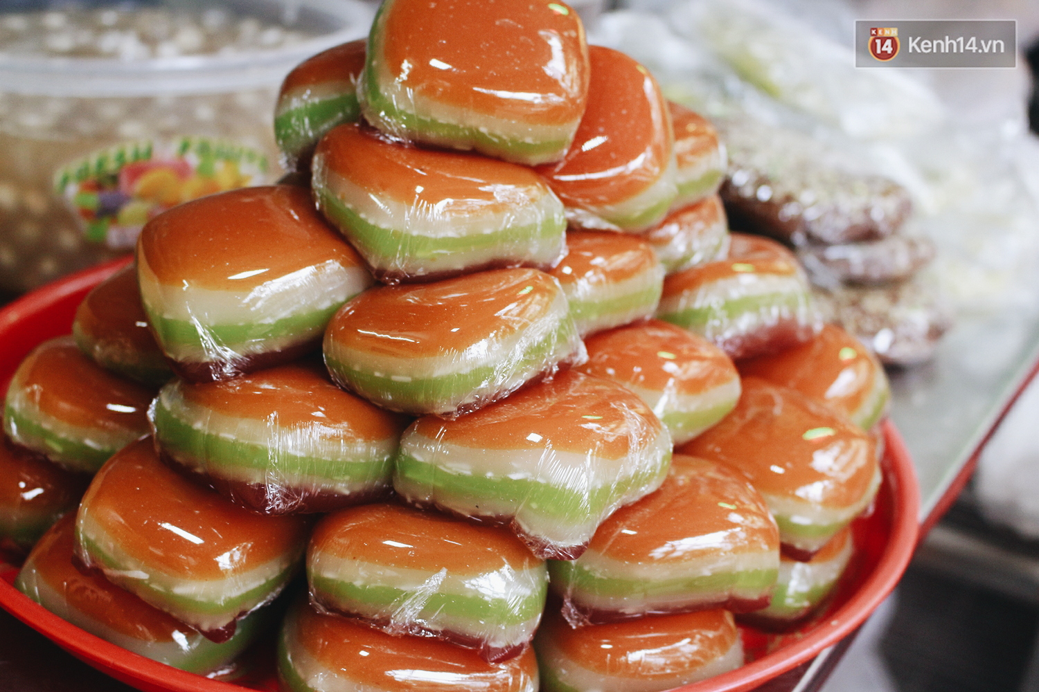 Ăn chè mùa đông ở quán hơn 70 năm tuổi giữa phố cổ Hà Nội - Ảnh 11. Ăn chè mùa đông ở quán hơn 70 năm tuổi giữa phố cổ Hà Nội - Ảnh 11.