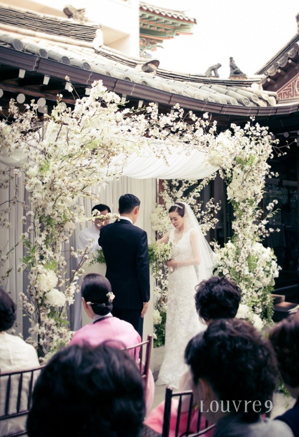 Vợ tài tử Jang Dong Gun đến dự đám cưới nữ diễn viên Chuyện tình Paris cùng con trai tài phiệt - Ảnh 5.