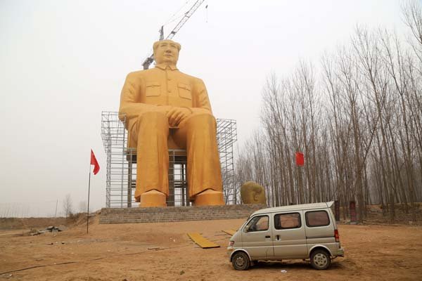Những bức tượng khổng lồ sớm xây tối phá ở Trung Quốc - Ảnh 1.
