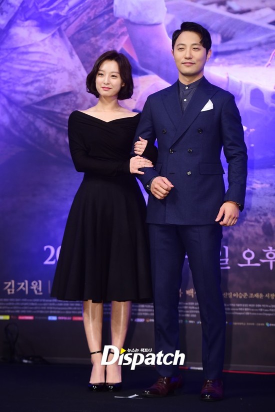 Song Joong Ki - Song Hye Kyo cuốn hút trong họp báo Hậu Duệ Mặt Trời - Ảnh 15.