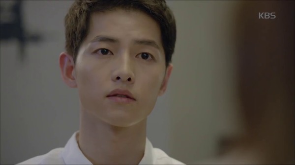 &ldquo;Hậu Duệ Mặt Trời&rdquo;: N&iacute;n thở với cảnh tắm n&oacute;ng bỏng của Song Joong Ki - Ảnh 26.