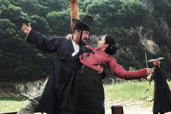 Yoo Seung Ho giả g&aacute;i đi&ecirc;u luyện, c&ugrave;ng Xiumin (EXO) l&agrave;m tr&ugrave;m lừa đảo - Ảnh 22.
