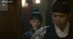 Moonlight: “Chô-ha” Park Bo Gum bị cận thần bất ngờ kề dao vào cổ - Ảnh 26.